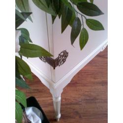 Quality Vintage Unique Chic Cabinet F&B