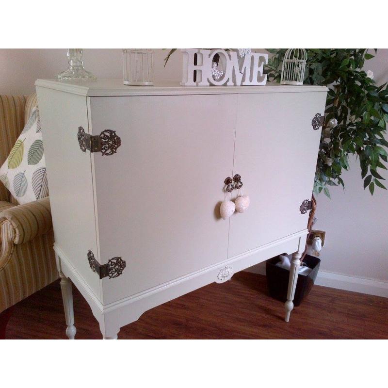Quality Vintage Unique Chic Cabinet F&B