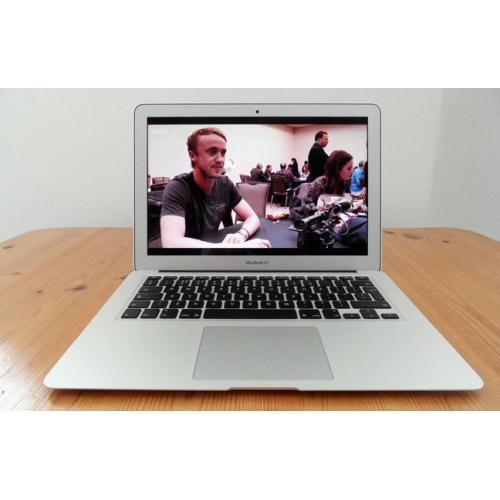 Apple MacBook Air 13 1.8GHz, Core i5, 4GB Ram, 256GB SSD, Excellent Condition + Softwares
