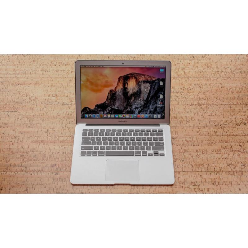 Apple MacBook Air 13" 1.8GHz, Core i5, 4GB Ram, 256GB SSD, Excellent Condition + Softwares