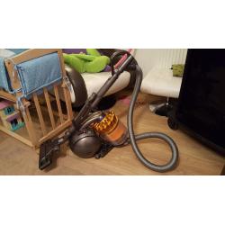 DYSON DC39 ANIMAL BAGLESS HOOVER WITH TOOLS NEW CONDITION