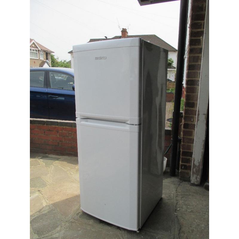 FRIDGE FREEZER