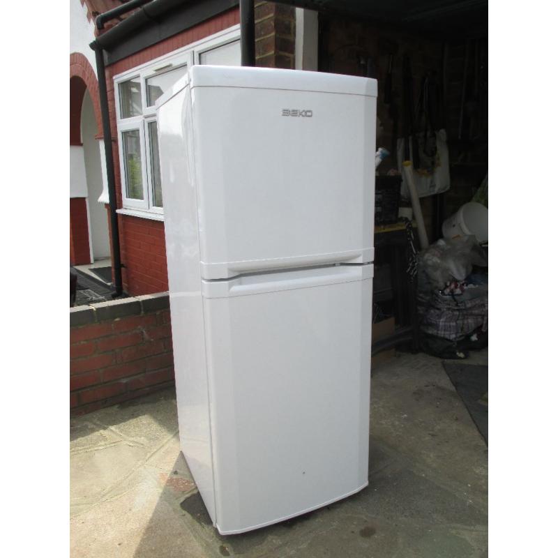FRIDGE FREEZER