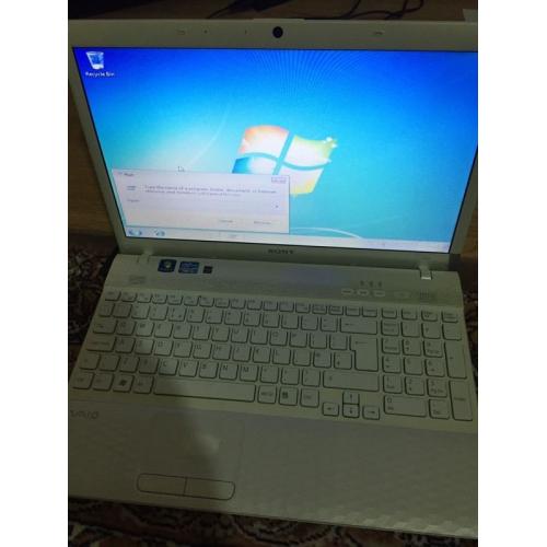 Sony Vaio Pcg-71911m 4gb ram 320gb hard core i3 with charger