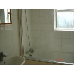 A nice double room to let, all bills included, fast Wifi, very good transport links!