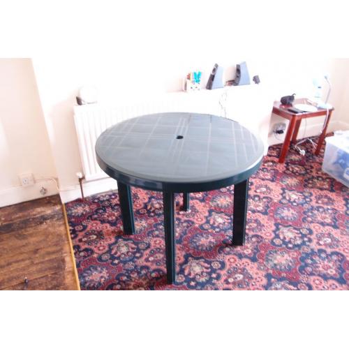 Round garden table for sale - Hillingdon