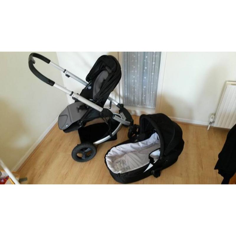 Mamas and Papas Sola City pram and carry cot (open to reasonable offers)
