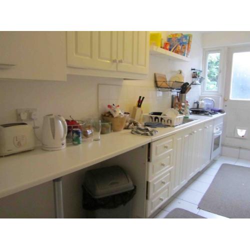 LOVELY DOUBLE ROOM 8 minutes to Seven Sisters on Victoria Line