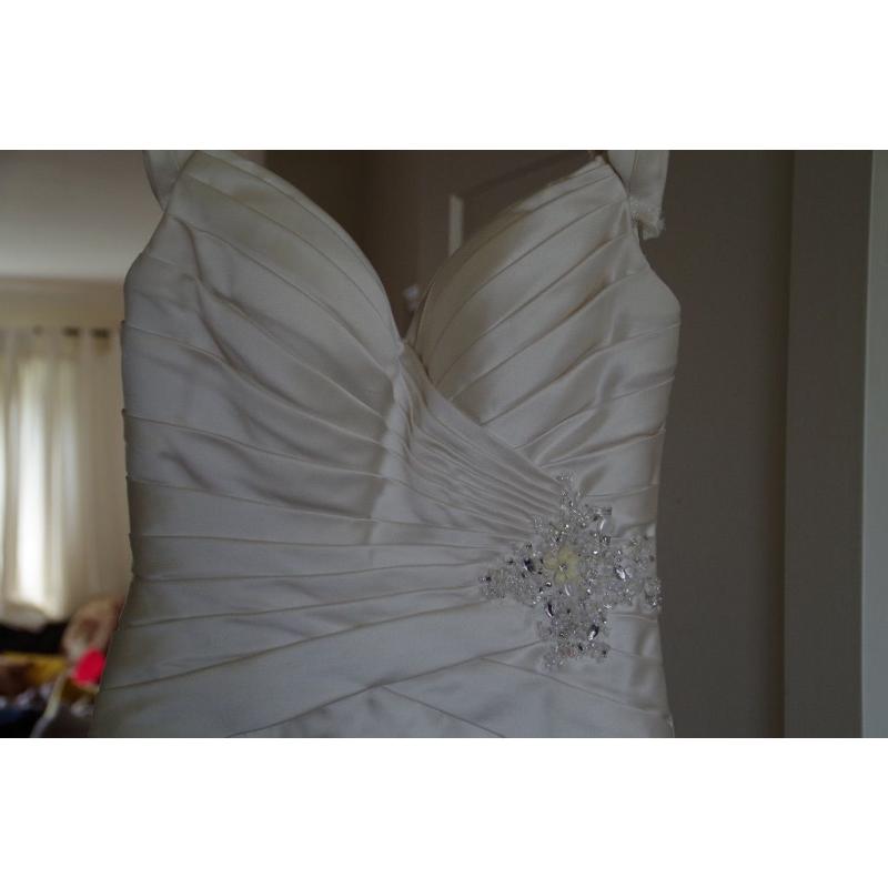 Confetti & Lace Ivory Wedding Dress