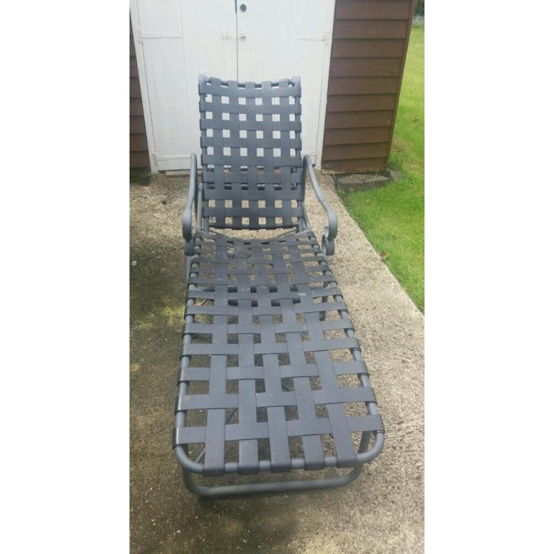 Metal garden lounger