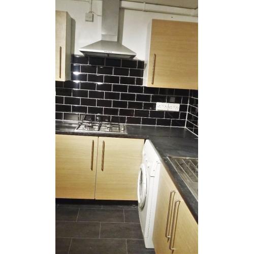 SPECIOUS DOUBLE ROOM FOR A SINGLE PERSON NEAR UPTON PARK STATION ALL BILLS INCLUSIVE