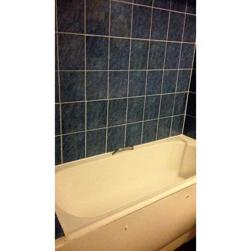 SPECIOUS DOUBLE ROOM FOR A SINGLE PERSON NEAR UPTON PARK STATION ALL BILLS INCLUSIVE