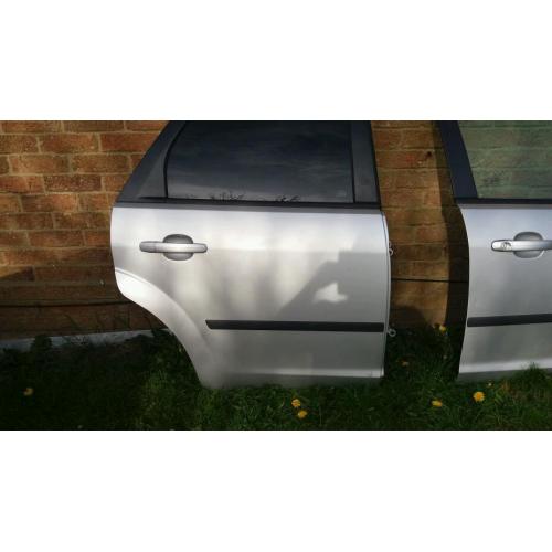 Focus drivers side rear door in silver in good condition with door card