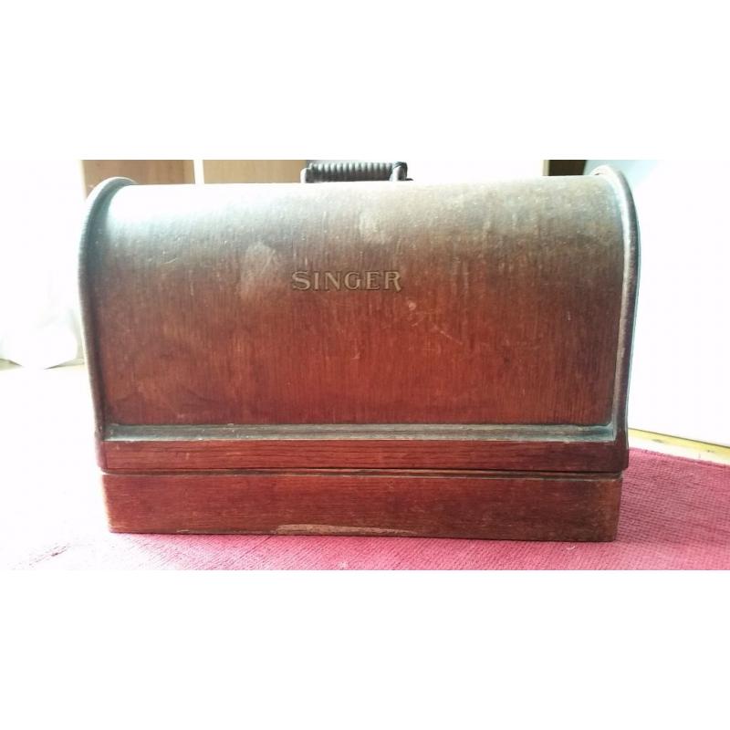 Vintage Singer Sewing Machine with Case and Key