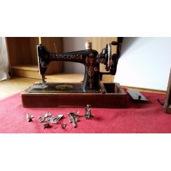 Vintage Singer Sewing Machine with Case and Key