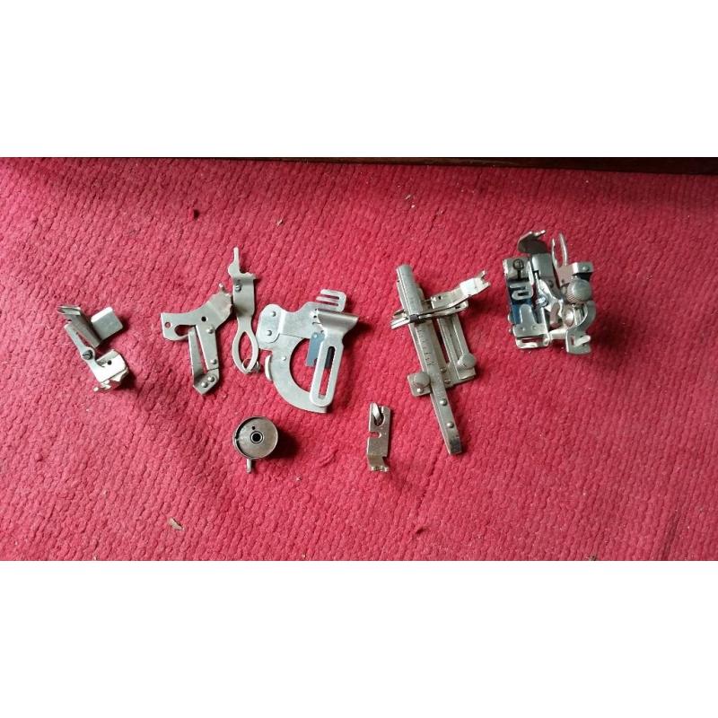 Vintage Singer Sewing Machine with Case and Key