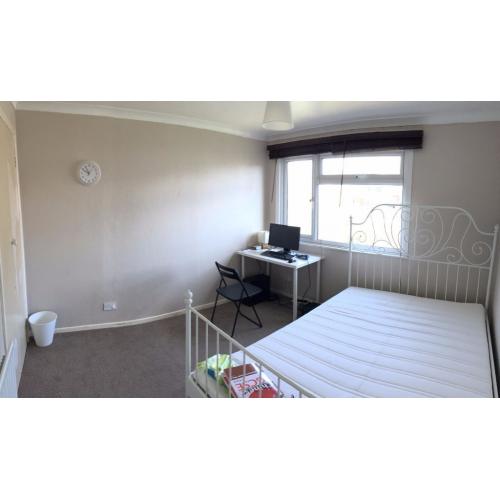 Single/Double room to let - Females only