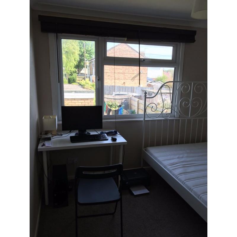 Single/Double room to let - Females only