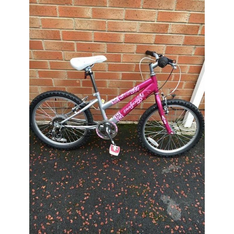 20" Girls Pink bike with gears & matching helmet