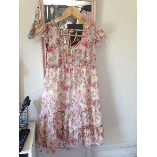 Pretty summer lipsy dress