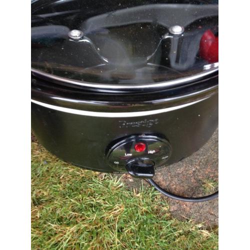 Slow cooker