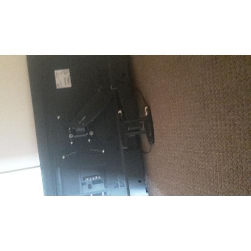 40 inch Samsung tv and wall bracket