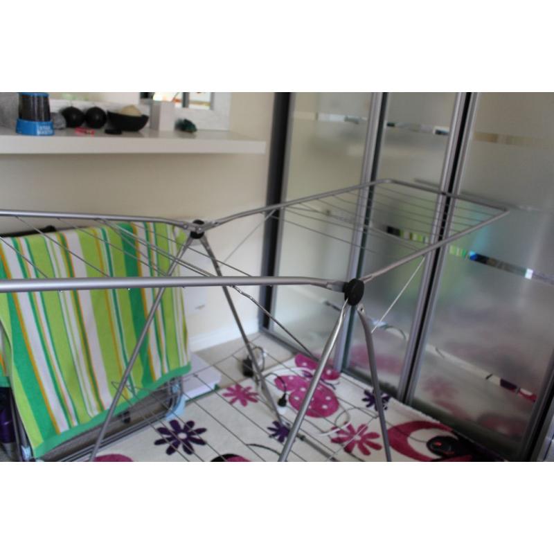Clotheshorse - free to be collected