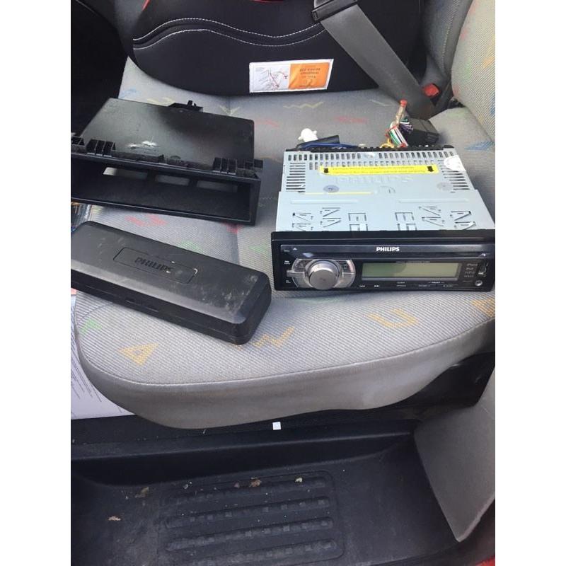 Philips CD /USB / iPod car stereo