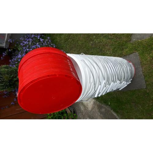 Containers buckets with lids
