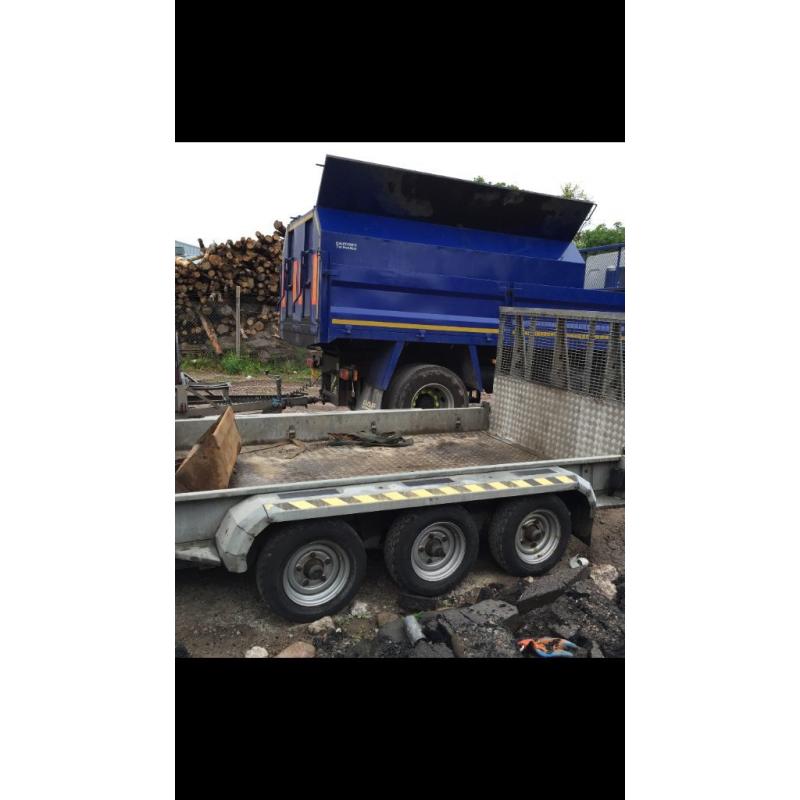 Tri axel plant trailer
