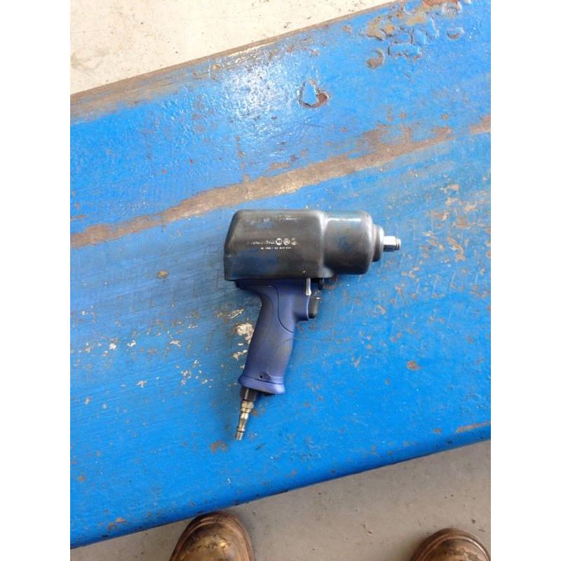 Snap on 1/2bluepoint air impact wrench