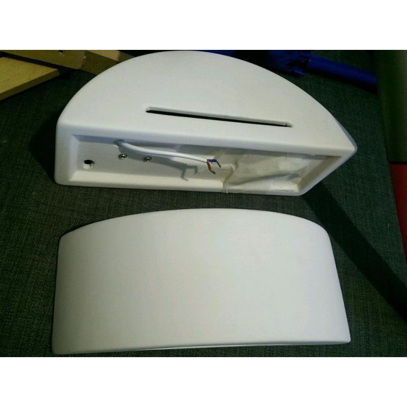 Two White Curved Wall Light Lamp Sconce Mini Uplighter with fittings