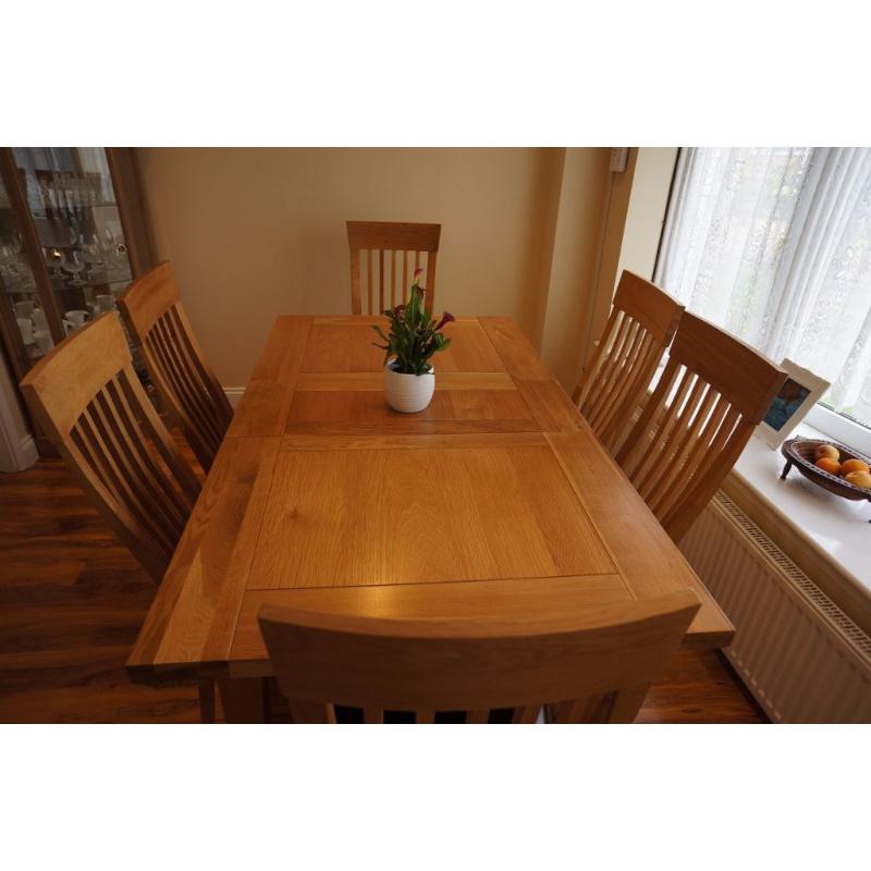 Oak Extendable Dining Table - with 6 leather cushioned chairs