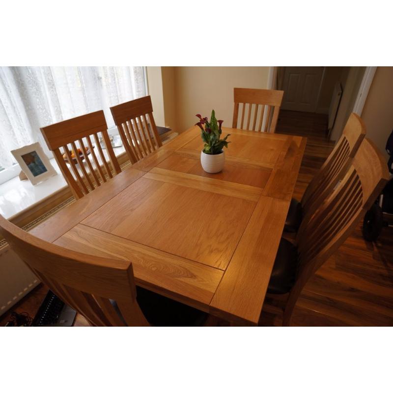 Oak Extendable Dining Table - with 6 leather cushioned chairs