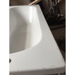 Used white acrylic bath