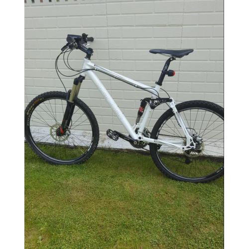 Mens c. Boardman Pro suspension bike.