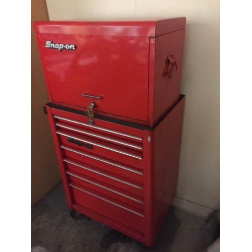 Snap on tool box top and bottom