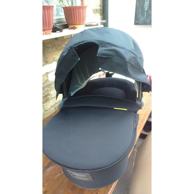 Mamas & Papas Mylo carrycot in black jack