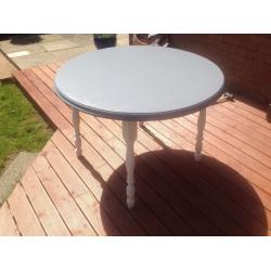 Shabby chic style circular dining table