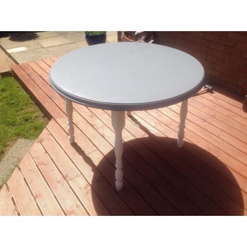 Shabby chic style circular dining table