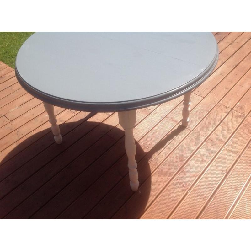 Shabby chic style circular dining table