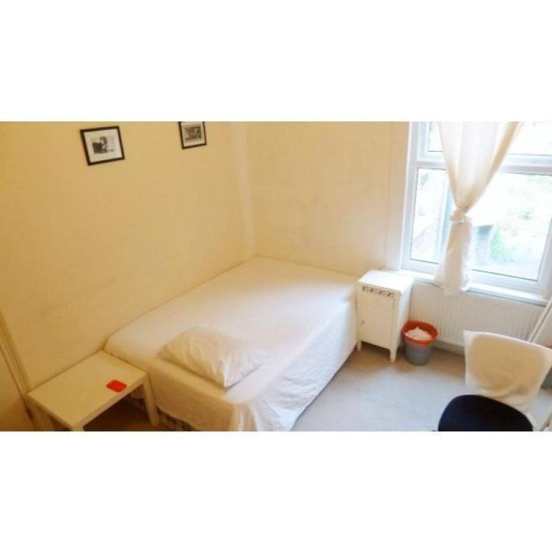 Female London House Flat Share, 2 Double Size Rooms at Single Price -- mint pie