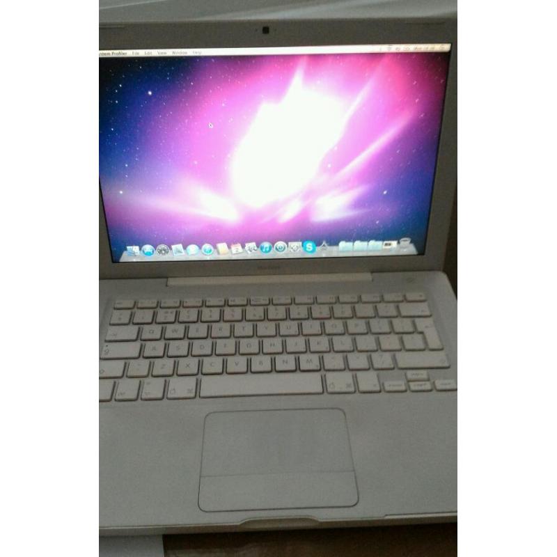 MacBook 13 White Working good condition