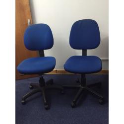 Blue swivel chairs & desk for bargain price