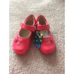 Clarkes girls light up shoes **brand new with tags** size 4.5 f