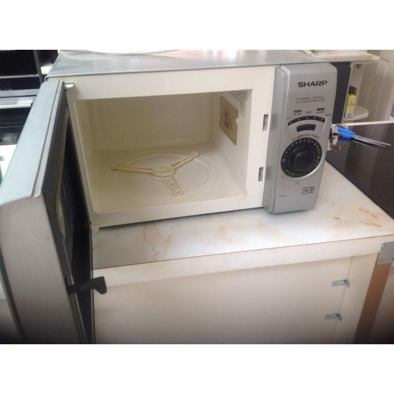 MicroWave sharp 900 watt good working order. Free to good home.