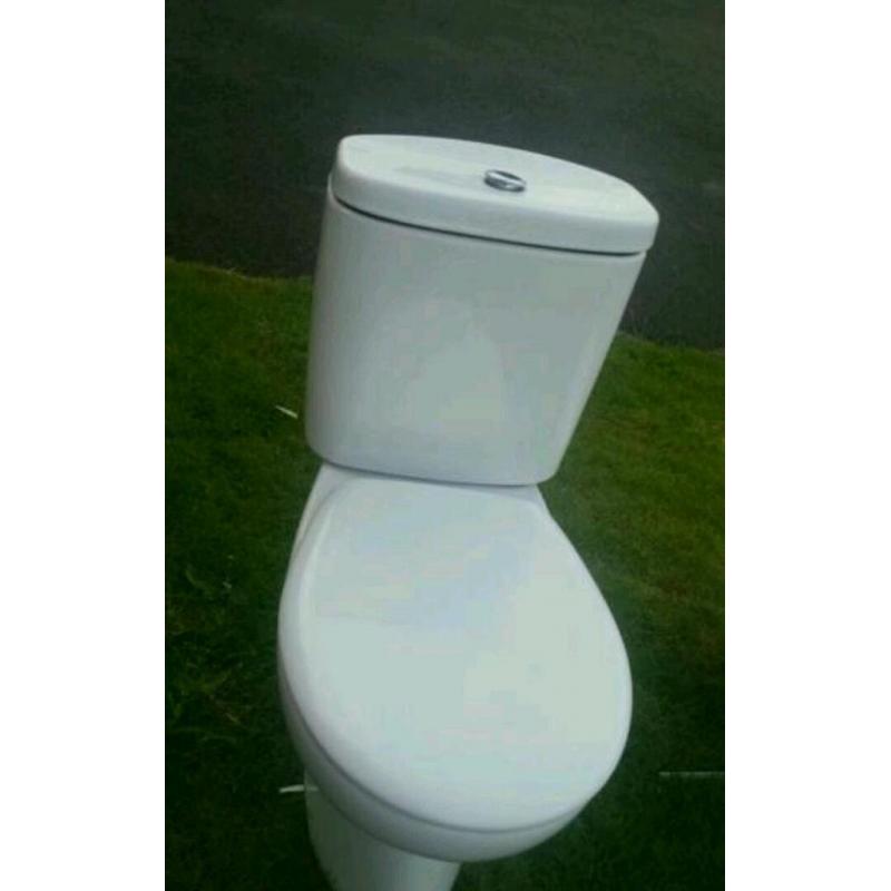 Toilet cistern pan toilet seat