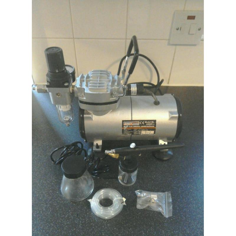 Compressor and air brush
