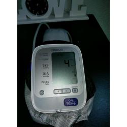 Omrom m6 blood pressure monitor