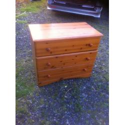 Pine chest of drawers